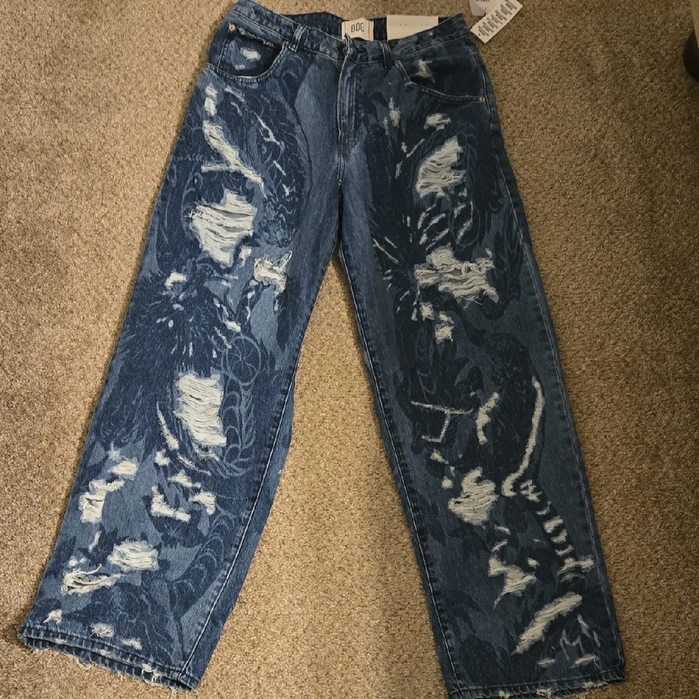 URBAN OUTFITTERS Distressed Blue Jeans with Unique Pattern